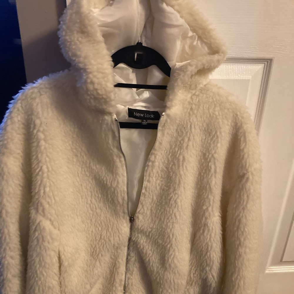 Faux fur hood color beige